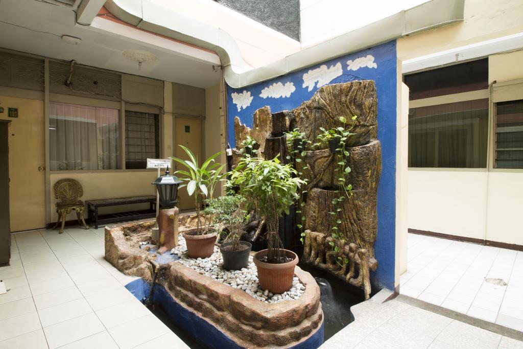 Hotel Reddoorz @ Klender à Jakarta Extérieur photo