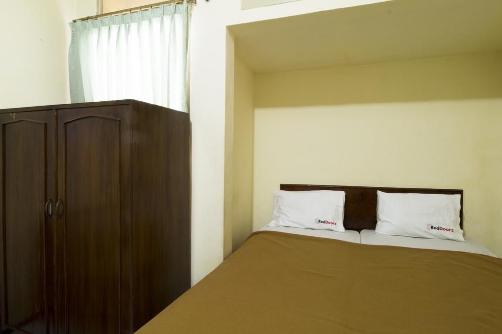 Hotel Reddoorz @ Klender à Jakarta Extérieur photo