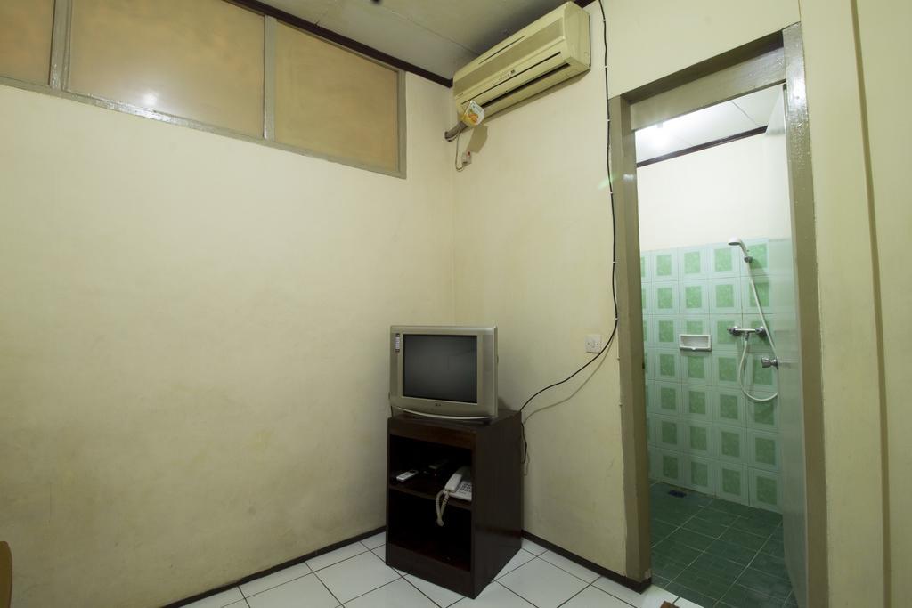 Hotel Reddoorz @ Klender à Jakarta Extérieur photo