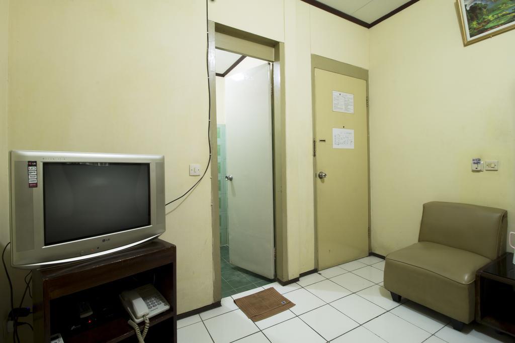 Hotel Reddoorz @ Klender à Jakarta Extérieur photo