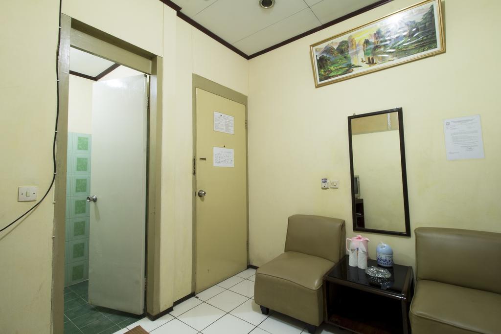 Hotel Reddoorz @ Klender à Jakarta Extérieur photo